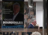 photo  cholet, dimanche 22 mars. à la proclamation des résultats, le maire sortant, gilles bourdouleix, n’était pas en mairie mais dans sa permanence, entouré de son équipe. 