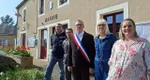 photo  Le maire de La Fontaine-Saint-Martin, Christophe Libert, ici entouré de ses adjoints, a présidé le premier conseil municipal de son troisième mandat, ce samedi 21 mars 2026. 
