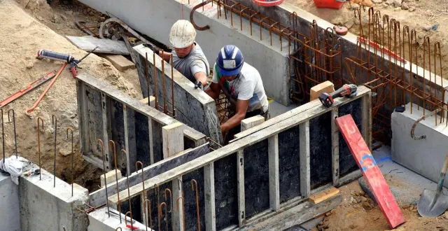 photo  le secteur des travaux publics cherche à recruter de nouveaux profils en normandie.  &copy;  archives ouest-france/thierry creux 