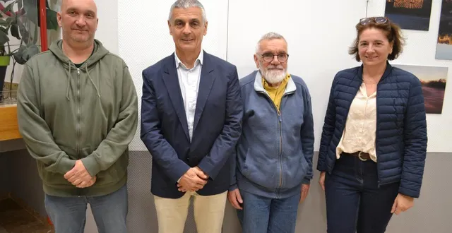 photo  daniel chevalier (2e à gauche) en compagnie de ses adjoints. de gauche à droite : mickaël monsimier, bruno louatron et laurence bataille. (absente sur la photo : delphine foret).   &copy;  le maine libre 