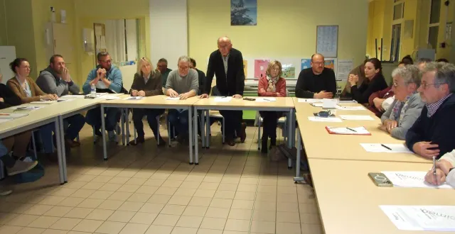 photo  le conseil s’est tenu dans une tension extrême.  &copy;  ouest-france 