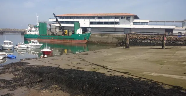 photo  à l’île d’yeu (vendée), le navire de marchandises taillefer 3 était à l’arrêt ce lundi 23 mars.  &copy;  ouest-france 