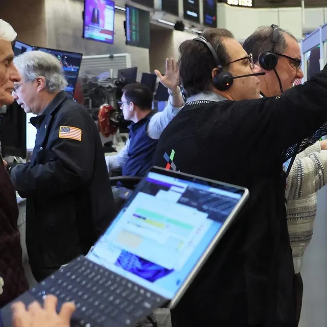 photo des traders à la bourse de new york, en janvier 2026.  ©  michael m. santiago / getty images via afp
