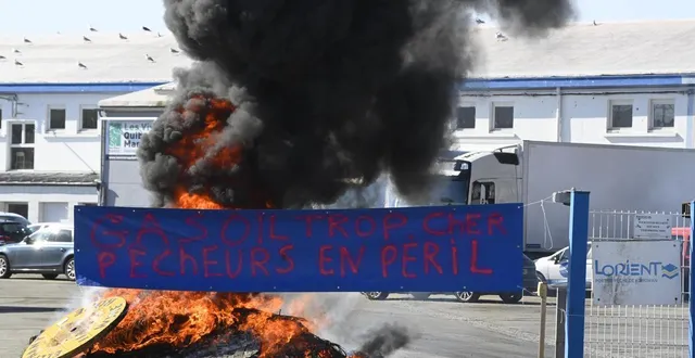 photo  manifestation de pêcheurs au port de lorient (morbihan) contre le prix du gasoil maritime en 2022.  &copy;  thierry creux / ouest-france 