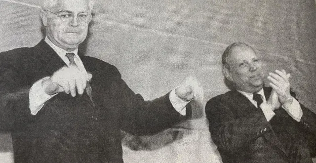 photo  lionel jospin (à gauche) lors de sa venue à argentan le 18 mars 1996 pour soutenir le maire françois doubin, qui briguait le poste de député de la circonscription flers-argentan.  &copy;  archives ouest-france 