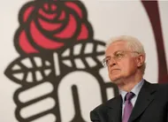 photo  « les femmes et les hommes politiques de la gauche actuelle devraient garder en mémoire vive la réussite de la “gauche plurielle”. » ici, l’ancien premier ministre lionel jospin lors d’un meeting en faveur du oui au référendum pour la constitution européenne, en mai 2005 à nantes (loire-atlantique). 