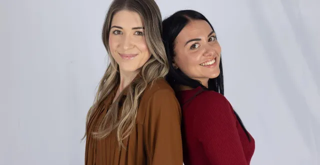 photo  melanie et lucile participent à deux à « mariés au premier regard ».  &copy;  homayoun fiamor / m6 