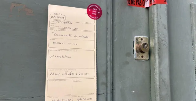photo  des scellés ont été posés sur la porte du local commercial.  &copy;  ouest-france 