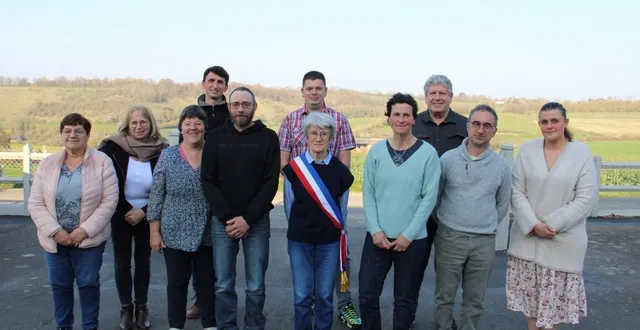 photo  au premier rang, de gauche à droite : patricia perreaux, sandrine lebreton, agnès lethorey, romain bouteiller, colette mousse (maire), laurence laigre (adjointe), philippe carpentier et céline gauriat. au second rang, de gauche à droite : thomas laigre, damien moutardier et philipe bichelberger.  &copy;  ouest-france 
