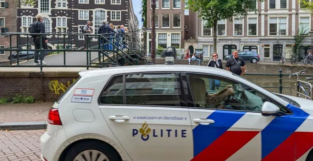 photo  un véhicule de police dans les rues d’amsterdam aux pays-bas, le 10 septembre 2025. photo d’illustration.  &copy;  michael nguyen / nurphoto via archives afp 