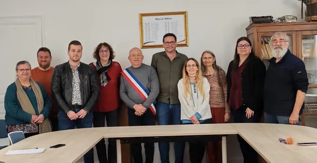 photo  le nouveau conseil municipal de melleran en ordre de marche.  &copy;  co 