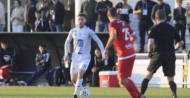 photo  après avoir joué un quart d’heure aux herbiers, gabin delguel, entré tôt face à avranches, est resté 66 minutes sur le terrain, samedi 21 mars 2026 (1-0).  &copy;  co - christophe bernard 
