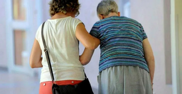 photo  aidant familial, c’est un quotidien qui peut être bouleversé.  &copy;  archives co 