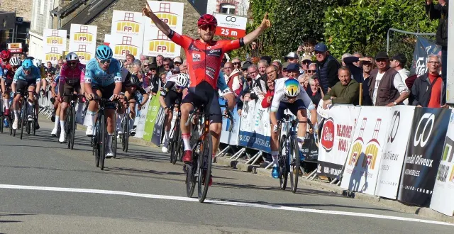 photo  louis hardouin vainqueur des boucles guégonnaises en 2025.  &copy;  archive : bernard weiss / ouest-france 