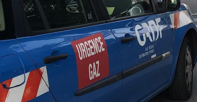 photo  une canalisation de gaz a été percée lors de travaux à fresnay-sur-sarthe. les clients et le personnel d’un supermarché ont dû être évacués par précaution, le temps de la réparation de la canalisation.  &copy;  archives ouest-france 