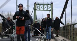 actu cin&eacute;ma  les ponts reliant gennes aux rosiers-sur-loire étaient fermés ce mardi 10 mars 2026 en raison du tournage du deuxième long-métrage d’antoine chevrollier. 