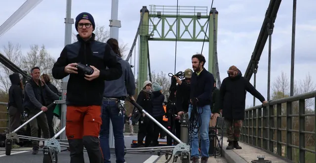 photo  les ponts reliant gennes aux rosiers-sur-loire étaient fermés ce mardi 10 mars 2026 en raison du tournage du deuxième long-métrage d’antoine chevrollier.  &copy;  archives co 