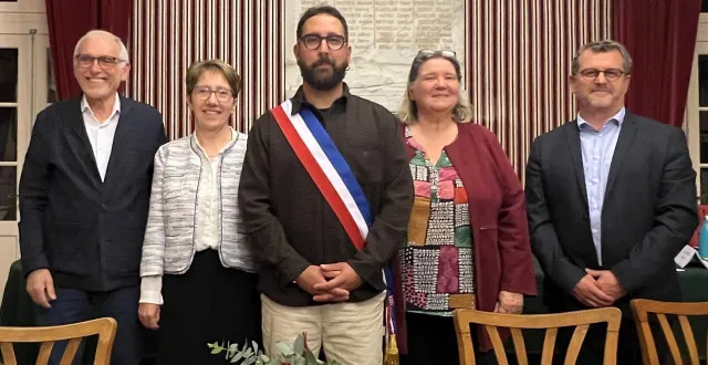 photo  maxime baraton, entouré de ses adjoints faouzi mourali, sylvie gautier, laurence rey et dominique boutin (de gauche à droite).  &copy;  co 