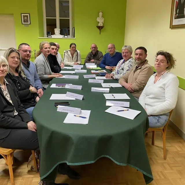 photo photo de l’ensemble du conseil à l’exception de virginie noel, absente.  ©  photo transmise par brigitte messager