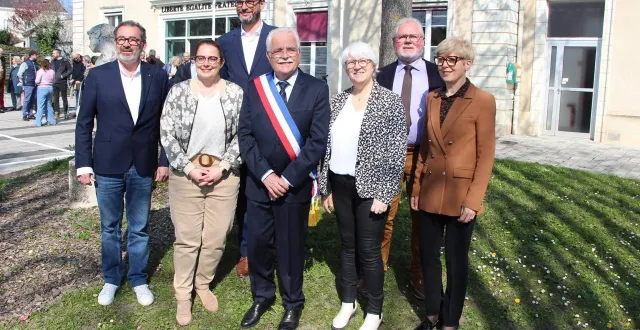 photo  de gauche à droite, au premier rang : pierre poirier, delphine vitse, laurent damour, marie-agnès robin, et martine jullien ; au deuxième rang, laurent bezie, et noël faber.  &copy;  ouest-france 