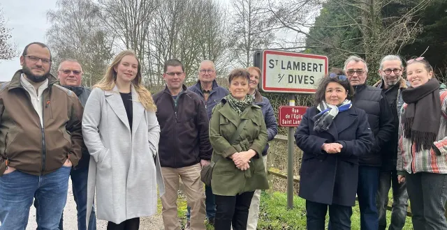 photo  de gauche à droite : noël meunier, jacques descheerder, audrey ferrand, bruno turbout (maire), joël malécange, annie tireau (2e adjoint), carole francillard, marion dias baptista, jean-claude georges, laurent martinet (1er adjoint) et lucie bodey.  &copy;  photo transmise par lucie bodey 