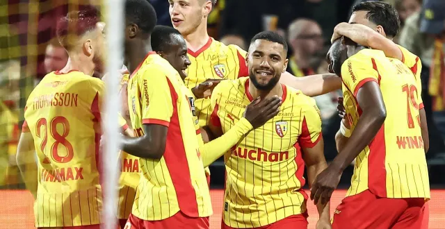 photo  le rc lens refuse de déplacer le match contre le paris saint-germain le 11 avril.  &copy;  sameer al-doumy/afp 