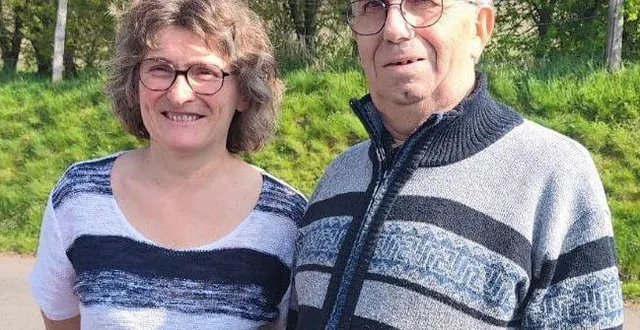 photo  le maire passe la main à sa conseillère.  &copy;  ouest-france 