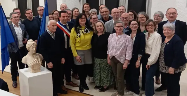 photo  elke kappen (au centre, à côté de benoit cochet), maire de kamen, ville jumelée, était présente lors de l’installation du nouveau conseil municipal (manque arnaud guilbaud).  &copy;  co 