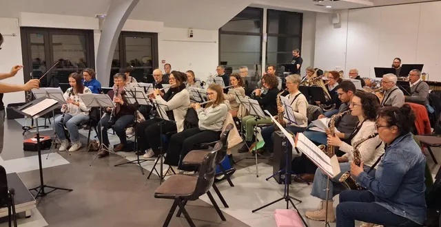 photo  les musiciens de l’harmonie loire-authion. 