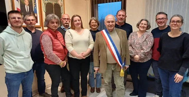 photo  le maire, michel chaligné, entouré d’une équipe en partie renouvelée. à sa droite : manuela péan, 3e adjointe ; fabienne péan, 1re adjointe. derrière le maire : vincent pilon, 4e adjoint.  &copy;  ouest-france 