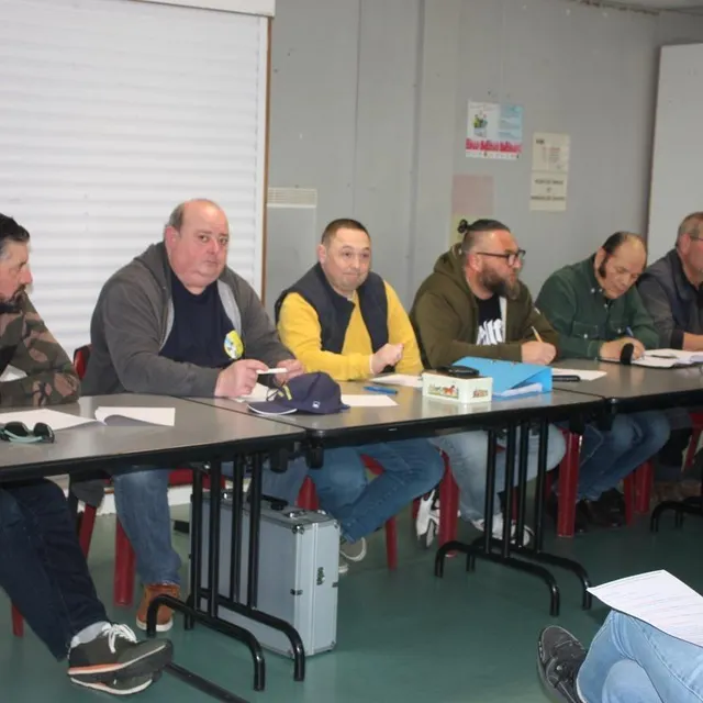 photo samedi 21 mars, l’assemblée générale de l’union des pêcheurs, présidée par willy lizé (en jaune).  ©  ouest-france