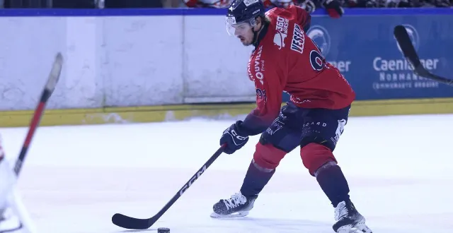 photo  radek vesely et le hc caen sont à égalité dans la série des quarts de finale qui les oppose à morzine-avoriaz (1-1).  &copy;  marc olejnik 