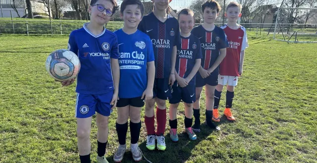 photo  pas de maillot sang et or sur les épaules des jeunes de la suze roëzé, ils suivent pourtant régulièrement le mans fc.  &copy;  le maine libre 