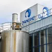 photo  en juin 2020, danone est devenue la première entreprise cotée en bourse à adopter le statut de société à mission, introduit par la loi pacte en 2019, avec comme raison d’être « apporter la santé par l’alimentation au plus grand nombre », mais quelques mois plus tard son pdg emmanuel faber était débarqué et danone licenciait. 