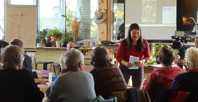 photo  depuis le café de maison glaz, à gâvres (morbihan), les premiers participants de la formation ont joué à une mise en situation visant à mettre en sécurité marceline, 85 ans, vivant seule sur un territoire menacé par un potentiel épisode de submersion marine.  &copy;  ouest-france 