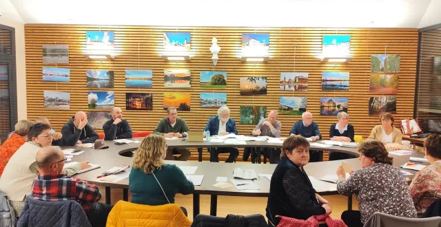 photo  un conseil d’installation sous l’égide de la rigueur et du travail sous l’égide d’andré trottet réélu pour un sixième mandat.  &copy;  ouest-france 