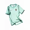 photo  le maillot extérieur de la france à la coupe du monde. 