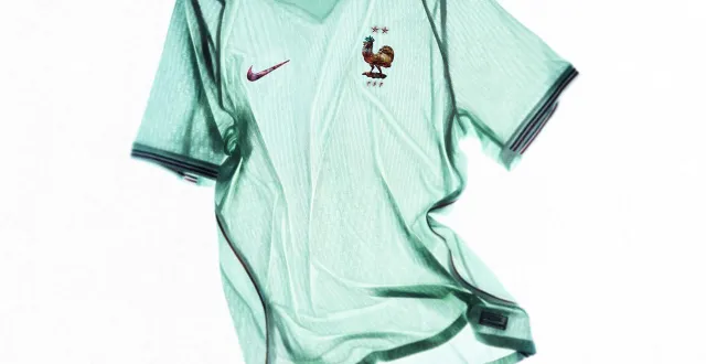 photo  le maillot extérieur de la france à la coupe du monde.  &copy;  nike 