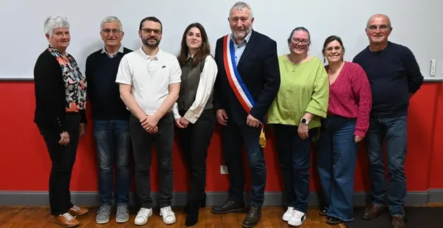 photo  didier gaillard, au centre du groupe de ses quatre adjoints et de ses conseillers délégués.  &copy;  co 