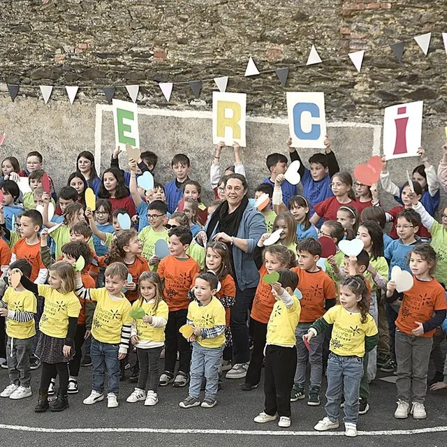 photo les enfants avaient préparé une belle surprise à véronique terrier.  ©  ouest-france
