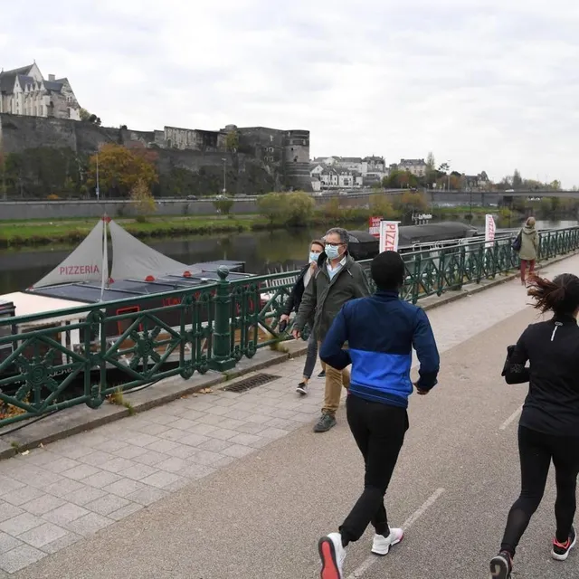 photo les joggeurs peuvent-ils traverser la chaussée sans s’arrêter ?  ©  archives co - laurent combet