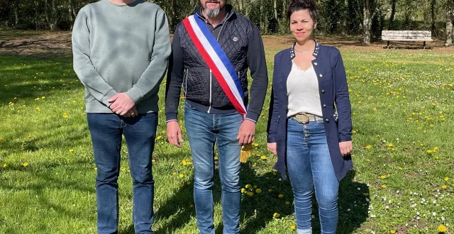 photo  sébastien burel, 1er adjoint ; le maire mickaël chartier et charlène guérin, 2e adjointe à oroux.  &copy;  co 