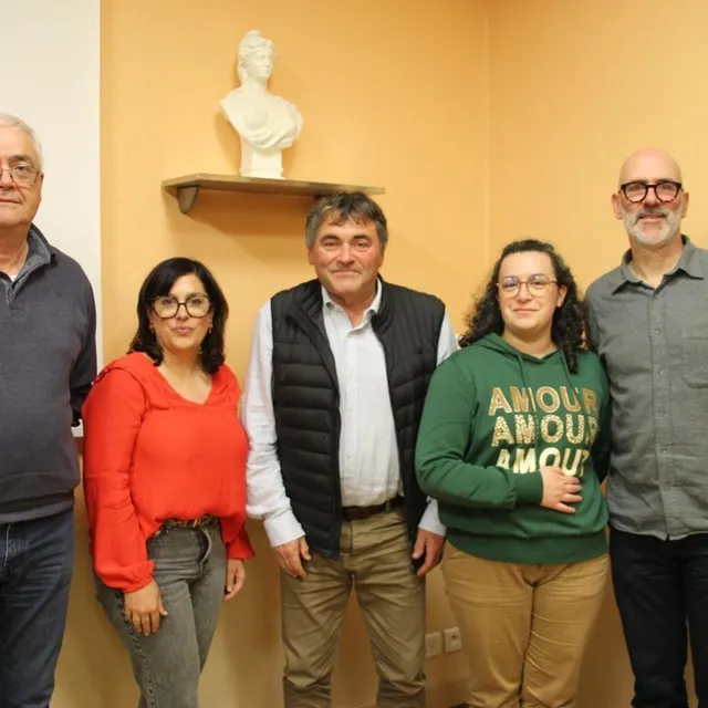 photo les adjoints : patrice devincenzi, aurélie thébault, didier voy, le maire, adeline grillet, jérôme billerot  ©  co
