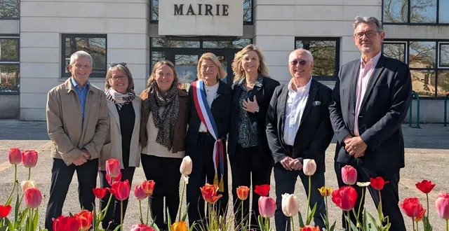 photo  nathalie vinatier, élue maire d’aiffres, avec ses adjoints.  &copy;  co 