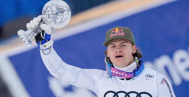 photo  à 25 ans, le brésilien lucas pinheiro braathen remporte son 2e petit globe, le premier en géant, ce mardi 26 mars, en norvège, sa terre natale.  &copy;  cornelius poppe / afp 