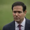 photo  le secrétaire d’état américain marco rubio s’adresse à la presse avant le départ du président américain donald trump de la maison-blanche pour miami, en floride, le 20 mars 2026, à washington dc. 