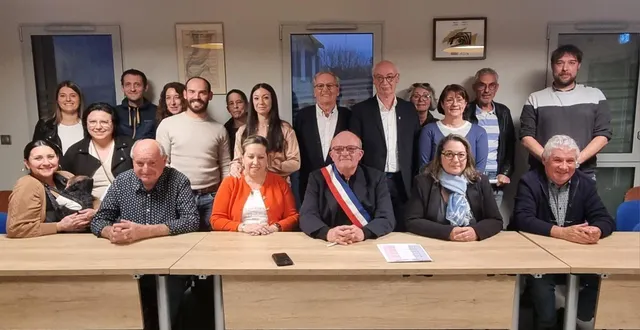 photo  l’équipe municipale est au complet.  &copy;  co 