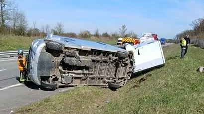 photo  un camion s’est accidenté sur l’a28 entre alençon et le mans mardi 24 mars 2026. 