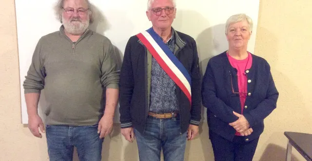 photo  jean pillot avec chantal goulet, 1re ajointe et jean-michel chollet, 2e adjoint.  &copy;  co 