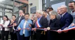 photo  Émile Guillon, maire de La Chapelle-aux-Choux de 2001 à mars 2026, a coupé le ruban inaugural de la salle socioculturelle. 